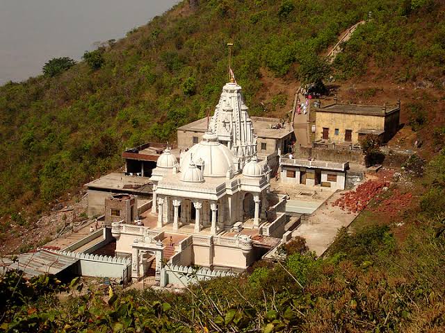 Read more about the article शिखरजी मंदिर का इतिहास – History of shikharji temple