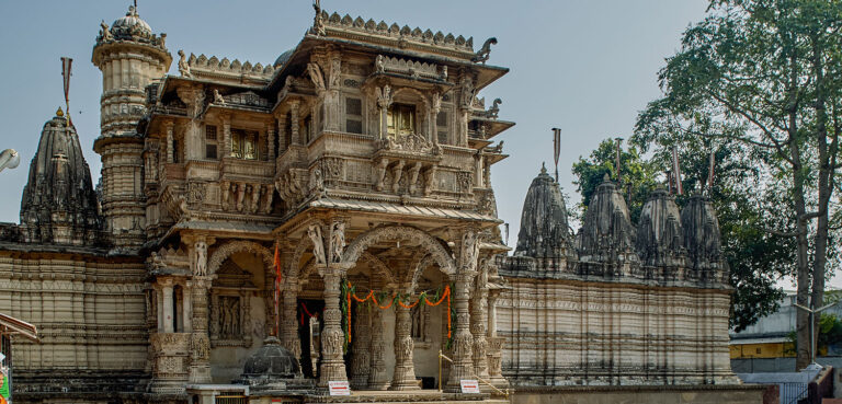 Read more about the article हुथीसिंग जैन मंदिर का इतिहास – History of hutheesing jain temple