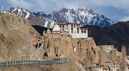 Read more about the article लामायुरू मठ का इतिहास – History of lamayuru monastery