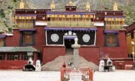 त्सुरफू मठ का इतिहास – History of tsurphu monastery