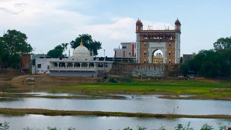 Read more about the article ख्वाजा फखरुद्दीन चिश्ती दरगाह का इतिहास – History of khwaja fakhruddin chishti dargah