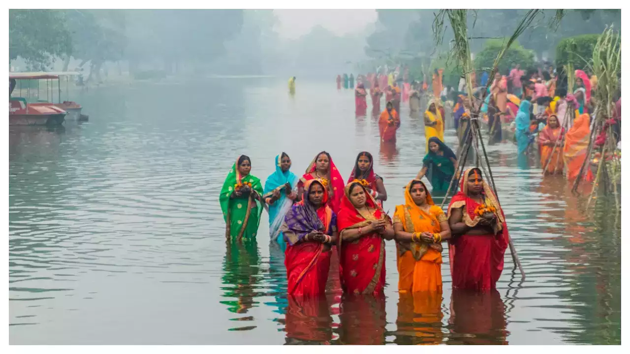 You are currently viewing छठ पूजा के लिए आवश्यक नियम: व्रत के लाभ के लिए इन नियमों का पालन महत्वपूर्ण है। Essential rules for chhath puja: It is important to follow these rules for the benefits of fasting