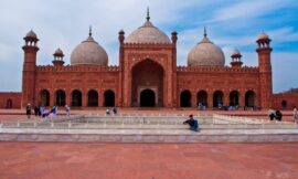 बादशाही मस्जिद का इतिहास – History of badshahi mosque