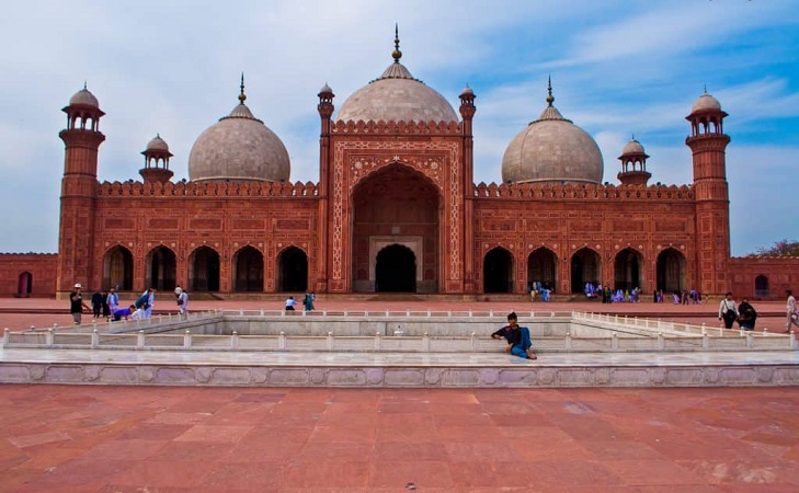 Read more about the article बादशाही मस्जिद का इतिहास – History of badshahi mosque