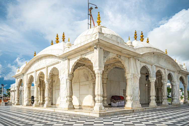 Read more about the article पावापुरी जैन मंदिर का इतिहास – History of pawapuri jain temple