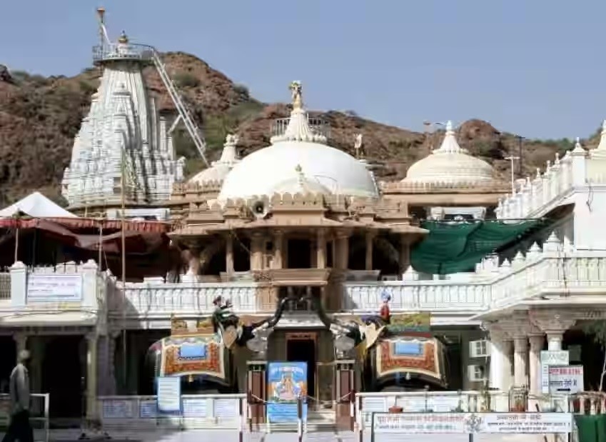 You are currently viewing नाकोडा पार्श्वनाथ मंदिर का इतिहास – History of nakoda parshvanath temple