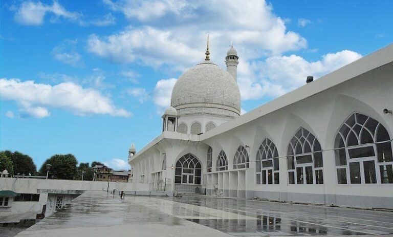 Read more about the article हजरतबल मस्जिद का इतिहास – History of hazratbal mosque