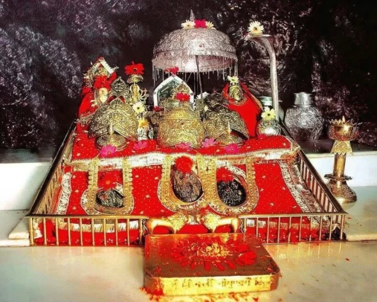 Read more about the article वैष्णो देवी की आरती – Vaishno devi ki aarti