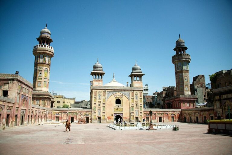 Read more about the article वजीर खान मस्जिद का इतिहास – History of wazir khan mosque