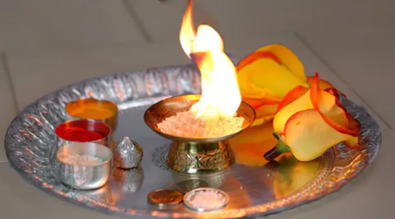 जानिए शनिवार शाम कपूर और लौंग जलाने से क्या क्या फायदे हो सकते हैं। Know what are the benefits of burning camphor and cloves on saturday evening