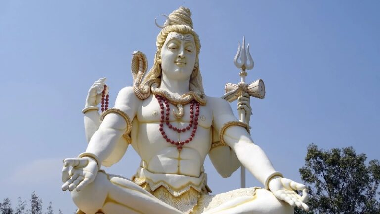 Read more about the article जानिए पंचाक्षरी शिव मंत्र  “ऊं नम: शिवाय:” के जाप का क्या नियम और इसके महत्व के बारे में – Know about the rule of chanting panchakshari shiva mantra “om namah shivay” and its importance