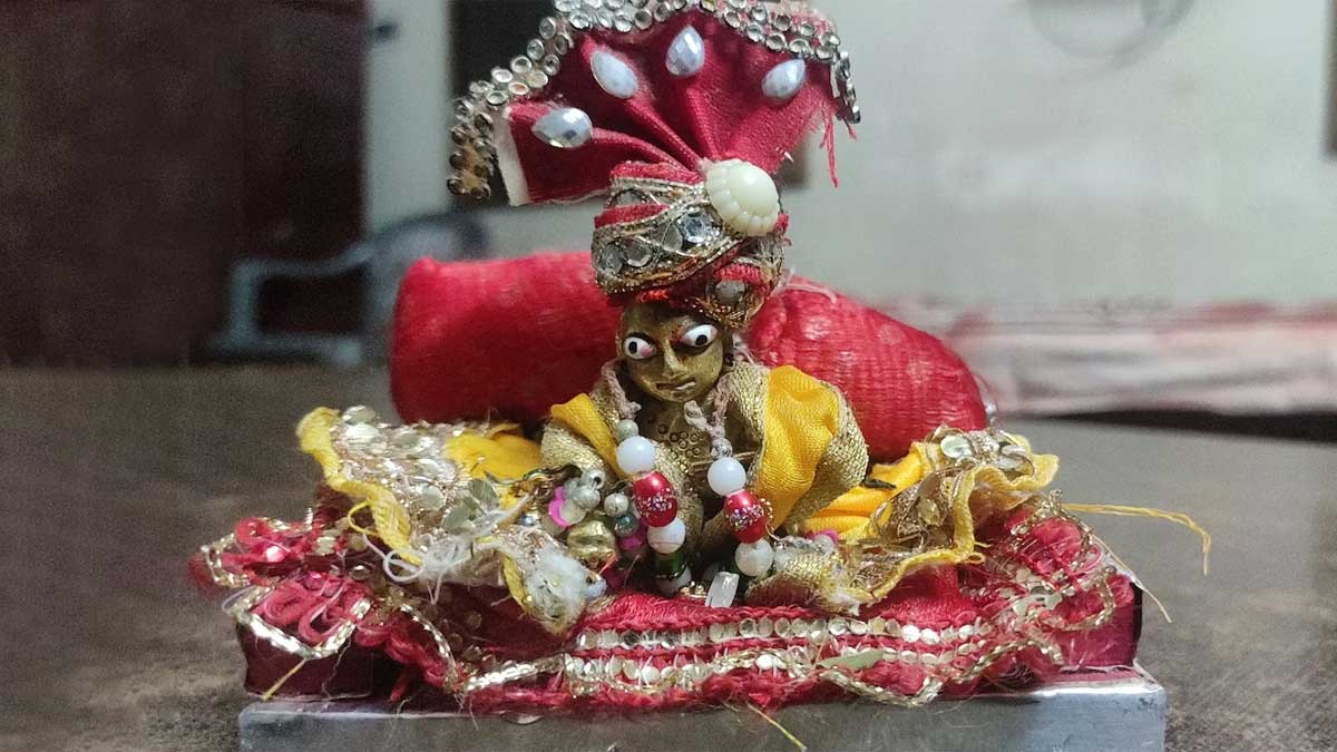 जन्माष्टमी पर ऐसे करें अभिषेक, खिल उठेंगे लड्डू गोपाल - Do abhishek like this on janmashtami and laddu gopal will blossom