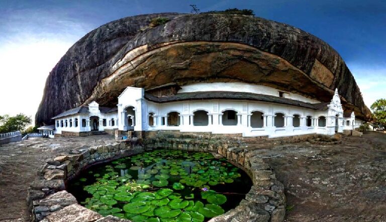 Read more about the article दांबुला गुफा मंदिर का इतिहास – History of dambulla cave temple