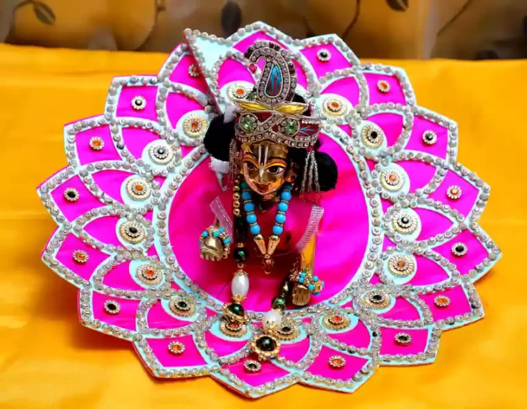 Read more about the article जानिए क्या लड्डू गोपाल के वस्त्र दोबारा पहनाना सही है? Know whether it is right to wear laddu gopal’s clothes again?