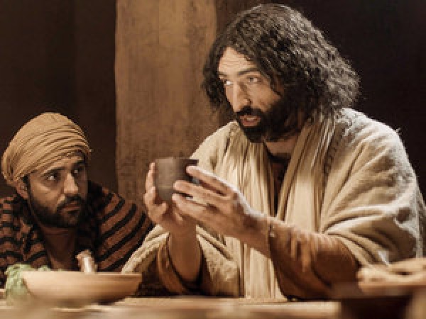 Read more about the article यीशु द्वारा अपने शिष्यों को शराब का प्याला देने की कहानी – The story of jesus passing the cup of wine to his disciples