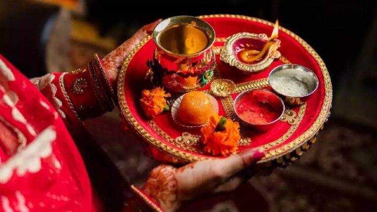 Read more about the article जानिए करवा चौथ व्रत से जुड़ी कई कथाएं – Know many stories related to karva chauth fast